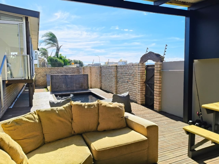 5 Bedroom Property for Sale in Wavecrest Eastern Cape
